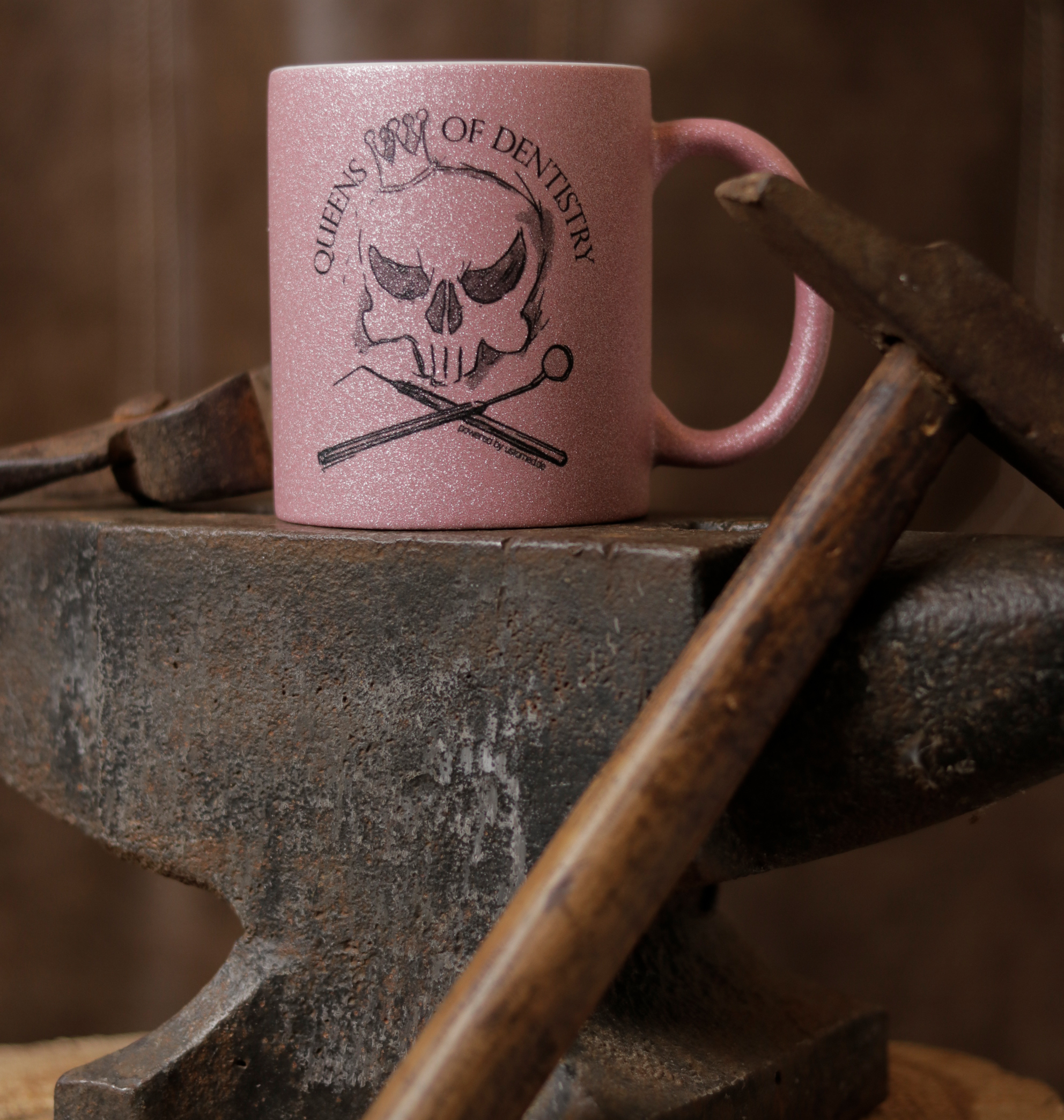 Queens of Dentistry Tasse rosa, glitzernd